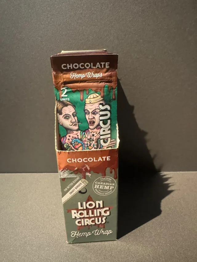 Blunt Lion Rolling Circus Chocolate