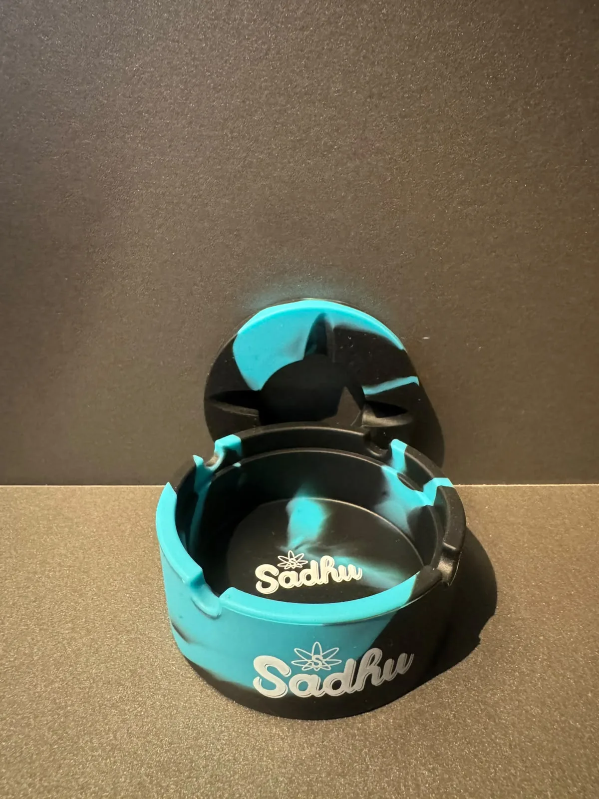 Cinzeiro Sadhu – Preto e Azul - Tamanho P