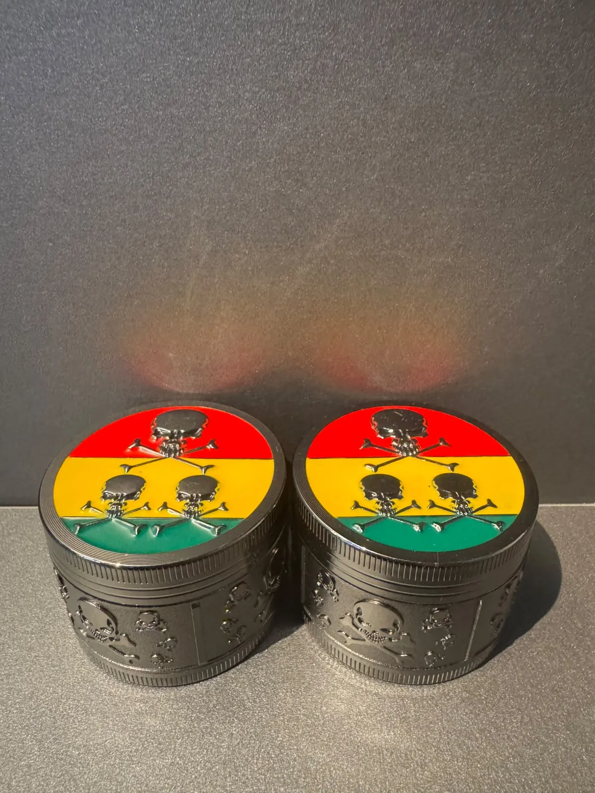 Dichavador de Metal Premium – Estampa Skull Rasta 🔹(Médio)