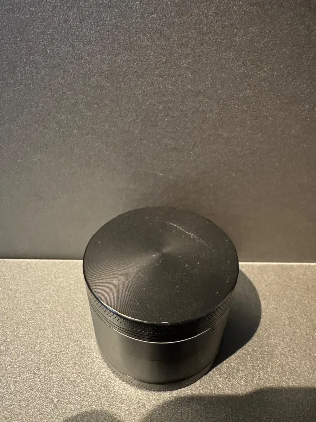Dichavador de Metal Premium – Preto Fosco 🔹(Médio)
