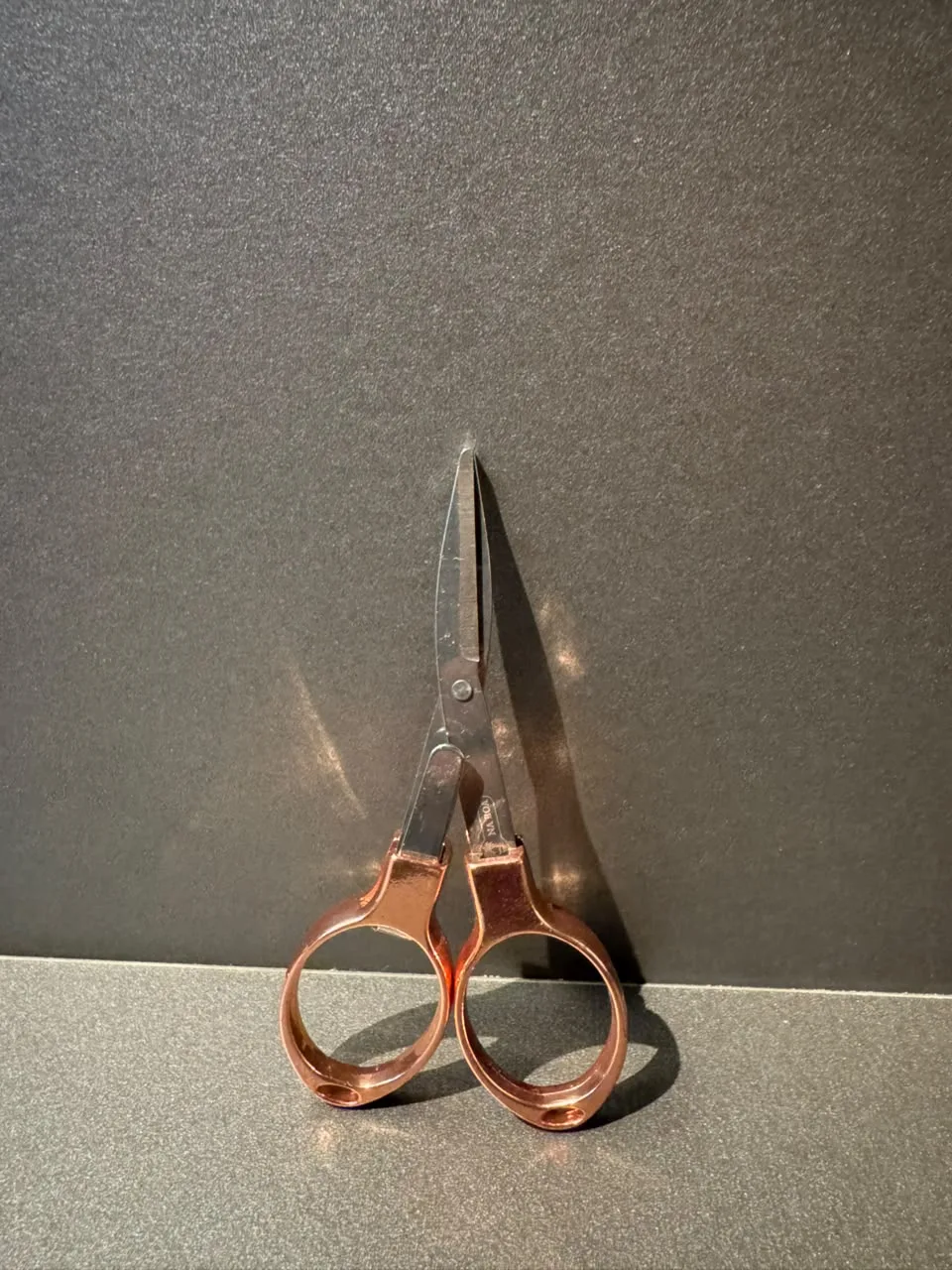 Tesoura Dobrável de Precisão – Bronze